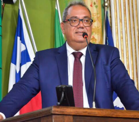 Imagem do post Carlos Muniz defende que celulares não sejam usados em sala de aula