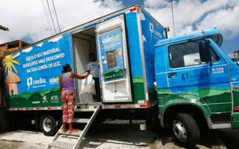 Imagem do post Imbuí, IAPI, Cosme de Farias e mais cinco bairros recebem ação itinerante do Vale Luz