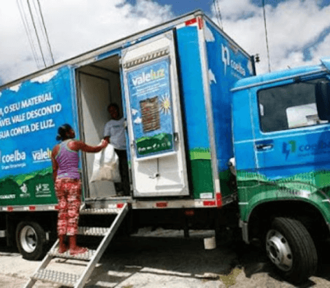 Imagem do post Imbuí, IAPI, Cosme de Farias e mais cinco bairros recebem ação itinerante do Vale Luz