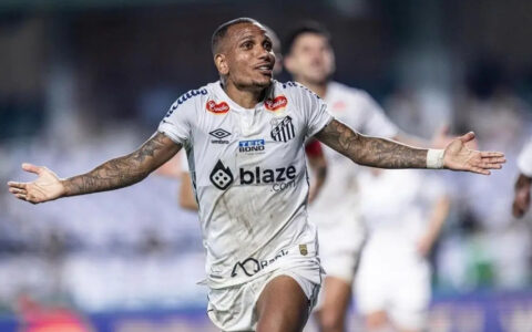 Imagem do post SANTOS VENCE CORITIBA E VOLTA À SÉRIE A