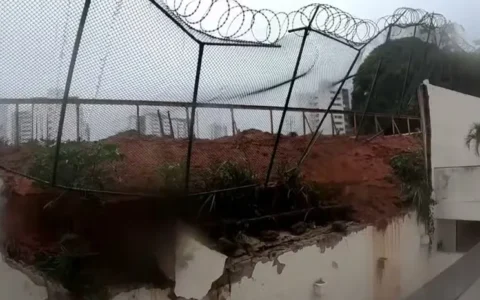 Imagem do post Chuvas intensas provocam desabamento de muro na Pituba