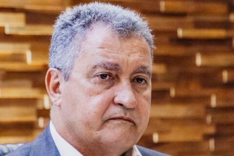 Imagem do post TCE ignora parecer técnico de auditores e aprova contas de Rui Costa