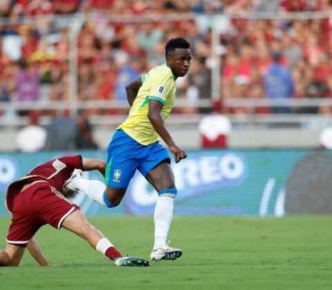 Imagem do post Vini Jr. lidera luta contra racismo em campo; CBF lança gesto antirracista