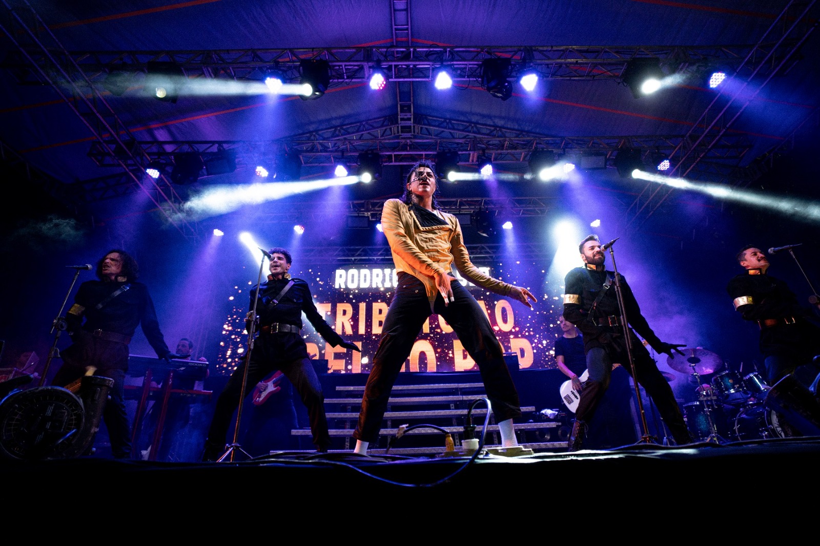 Gratuito: Rodrigo Teaser faz Tributo a Michael Jackson em Salvador