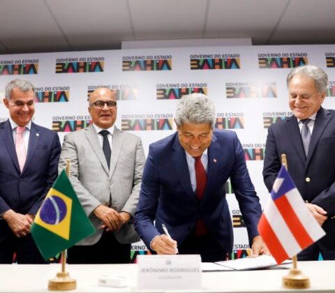 Imagem do post Jerônimo autoriza obras de pavimentação no acesso a fábrica que será instalada em Conceição do Jacuípe