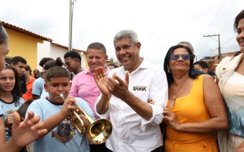 Imagem do post Jerônimo entrega 53 casas em Dário Meira e anuncia obras de infraestrutura