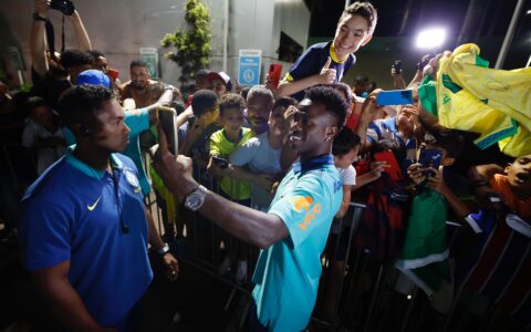 Imagem do post Multidão recebe Seleção em Salvador
