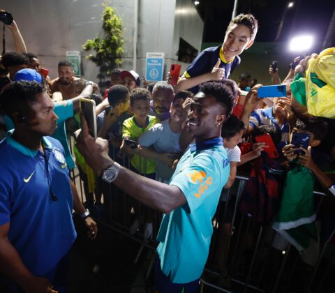 Imagem do post Multidão recebe Seleção em Salvador