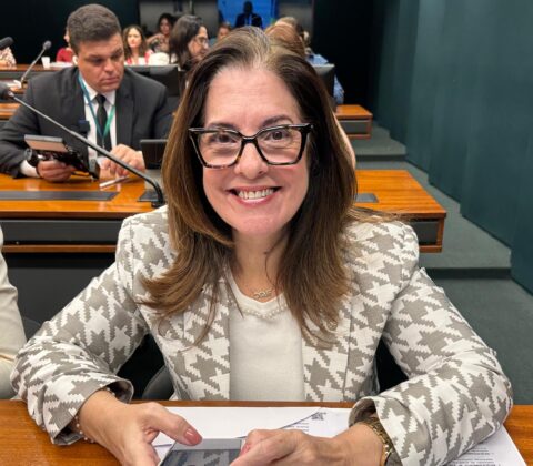 Imagem do post Rogéria Santos celebra aprovação de projeto que visa combater violência contra a mulher