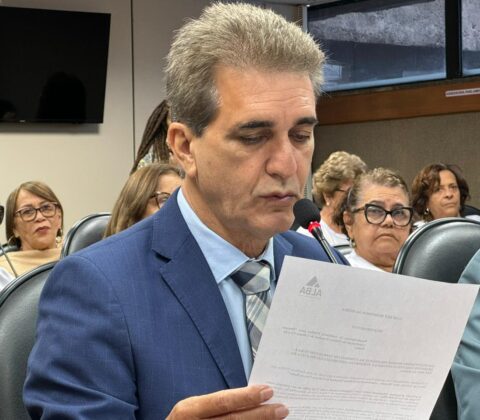 Imagem do post Robinson sugere que AGERBA fiscalize os serviços de energia elétrica