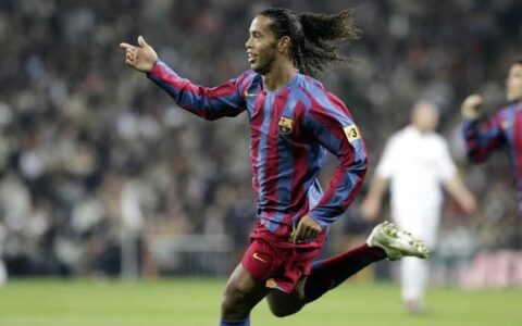 Imagem do post Ronaldinho é eleito o 3º melhor jogador do século; lista conta com mais quatro brasileiros