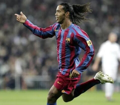 Imagem do post Ronaldinho é eleito o 3º melhor jogador do século; lista conta com mais quatro brasileiros