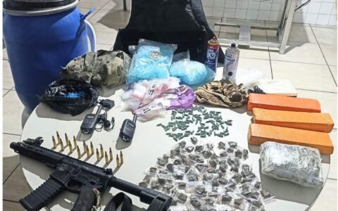 Imagem do post PM apreende fuzil e drogas em Simões Filho