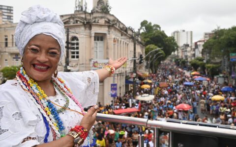Imagem do post Caminhada Nacional do Samba levou clima de carnaval antecipado para as ruas de Salvador