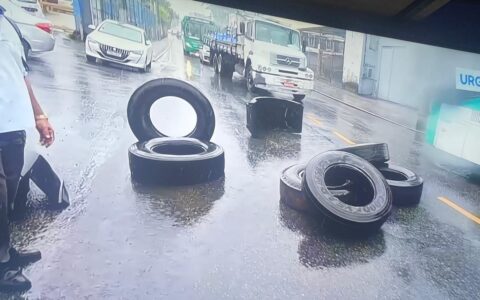 Imagem do post Ex-funcionários da CSN realizam manifestação em Salvador e travam trânsito