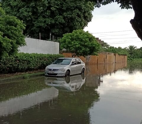 Imagem do post Moradores do Jardim das Margaridas ficam ilhados após fortes chuvas em Salvador