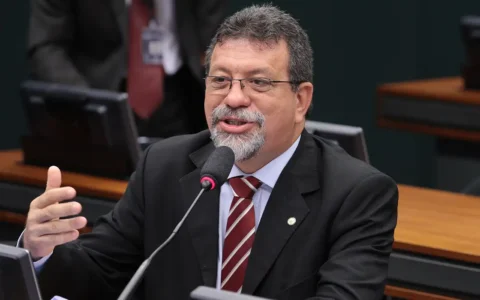 Imagem do post Exonerações temporárias de secretários Afonso Florence e Sérgio Brito são publicadas no Diário Oficial da Bahia