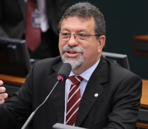 Imagem do post Exonerações temporárias de secretários Afonso Florence e Sérgio Brito são publicadas no Diário Oficial da Bahia