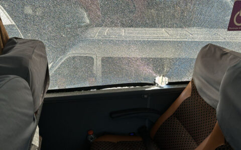 Imagem do post Ônibus do Corinthians é apedrejado na chegada ao Barradão