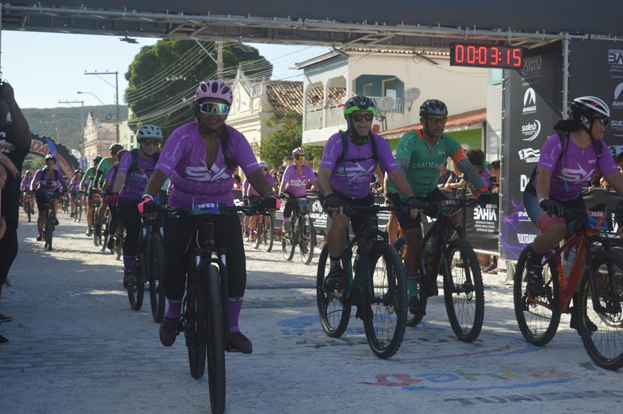 Praia do Forte sedia competição com mais de 400 ciclistas neste domingo, 10