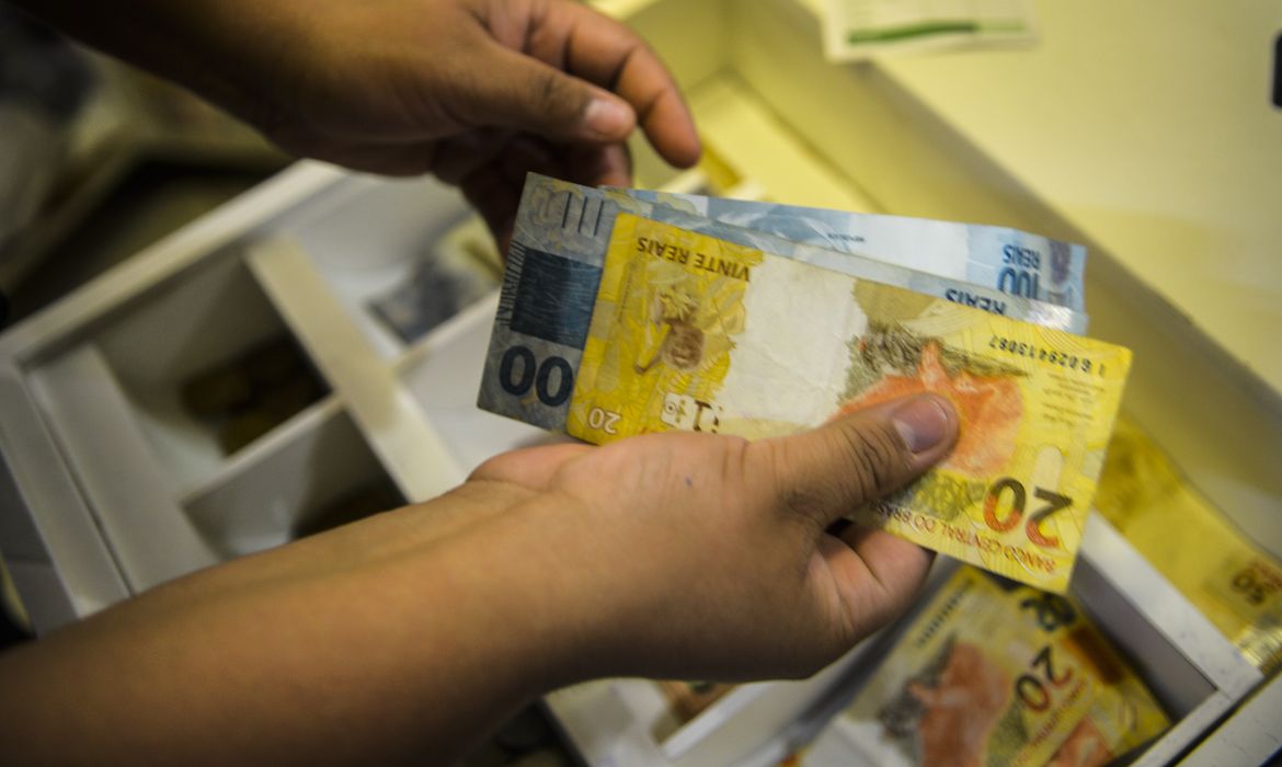 Empresas procuraram menos crédito em março