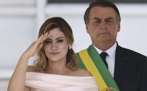 Imagem do post Michelle Bolsonaro se declara para Jair Bolsonaro após indiciamento no inquérito sobre tentativa de golpe