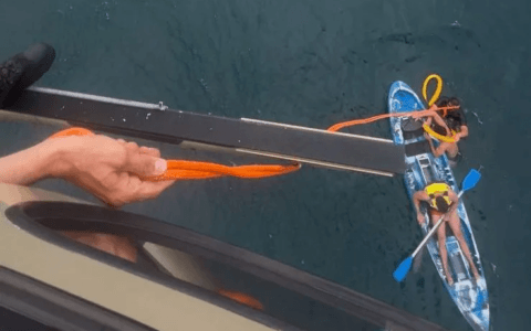 Imagem do post Polícia Militar resgata duas pessoas à deriva no mar de Salvador