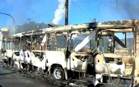Imagem do post Ônibus pega fogo e causa congestionamento na Suburbana