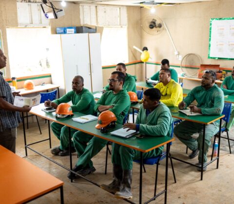 Imagem do post Dia Nacional da Alfabetização: escola em canteiros de obras investiu mais de R$80 mil na formação de trabalhadores