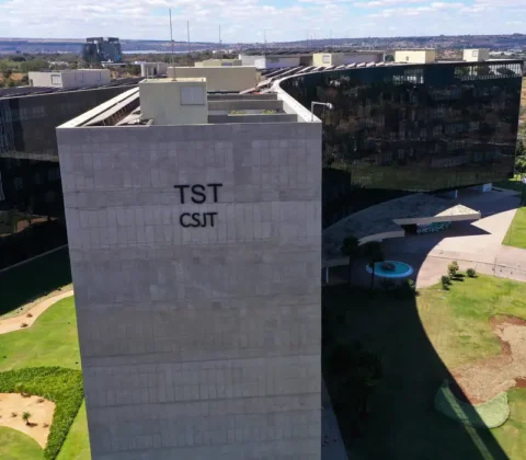 Imagem do post TST decide que Reforma Trabalhista de 2017 se aplica a contratos anteriores à Lei