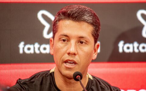 Imagem do post Carpini fala sobre estreias de Jamerson e Lucas Halter com a camisa do Vitória