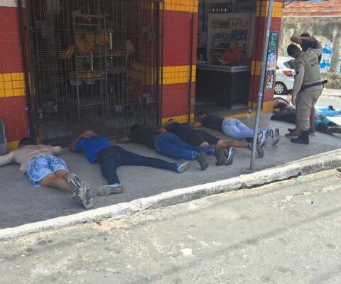 Imagem do post Suspeitos invadem sede de torcida organizada do Vitória em Salvador