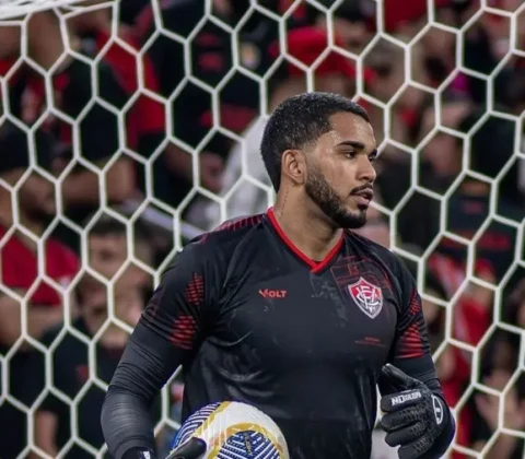 Imagem do post Após vencer o Athletico-PR, Lucas Arcanjo projeta Barradão lotado contra o Corinthians