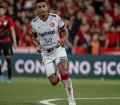 Imagem do post De virada, Vitória vence o Atlhetico-PR e se afasta do Z-4