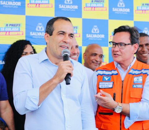 Imagem do post Bruno Reis promete sancionar projeto que proíbe uso de celular na escola, se for da “vontade dos educadores”