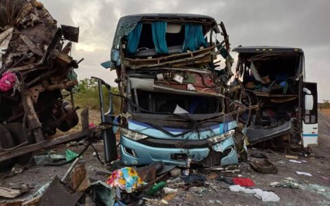 Imagem do post Acidente com dois ônibus e uma carreta deixa cinco mortos e 25 feridos na BR-110