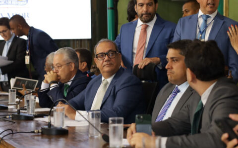 Imagem do post Vereadores aprovam aumento do próprio salário e reajuste para prefeito, vice e secretários; veja valores