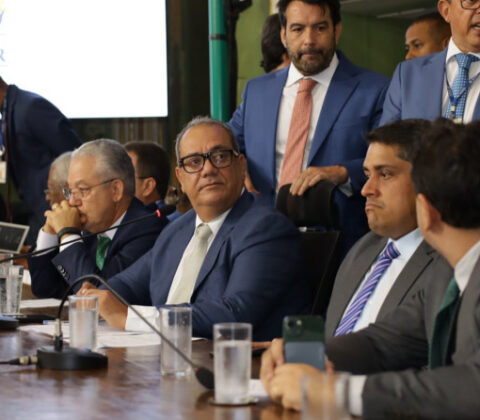 Imagem do post Vereadores aprovam aumento do próprio salário e reajuste para prefeito, vice e secretários; veja valores