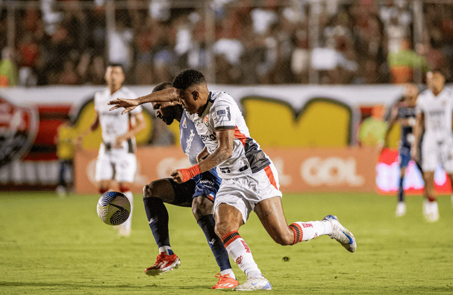 Vitória vence com propriedade e garante permanência na Série A