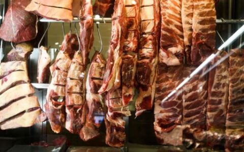 Imagem do post Tomate e carnes puxam alta da cesta básica em Salvador; item teve aumento de 2,48%