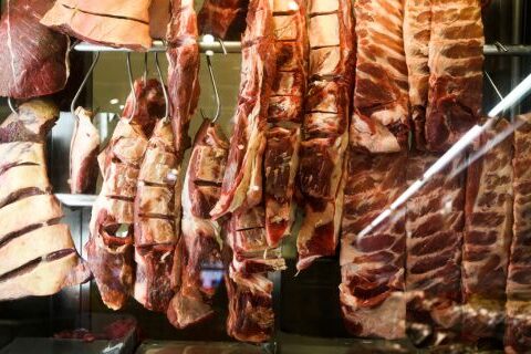 Imagem do post Tomate e carnes puxam alta da cesta básica em Salvador; item teve aumento de 2,48%