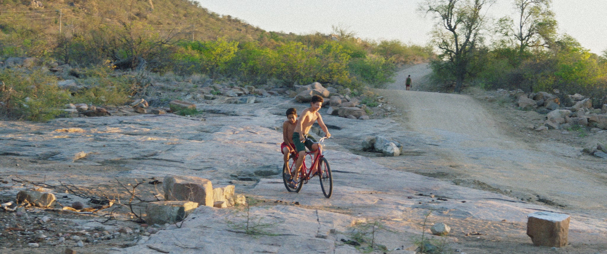 Filme baiano “Saudade fez Morada aqui Dentro” é indicado em três categorias no Prêmio da Associação Paulista de Críticos de Arte
