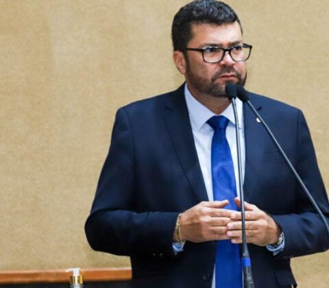 Imagem do post Deputado baiano apresenta projeto para cuidar da saúde mental de pais de autistas