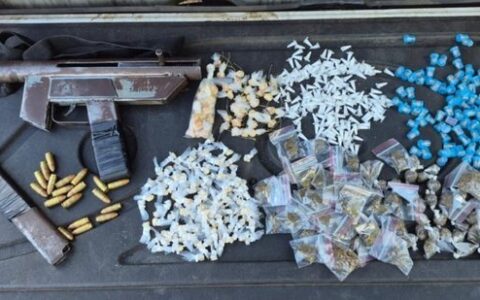 Imagem do post Homem é preso com armas e drogas no Bairro da Paz