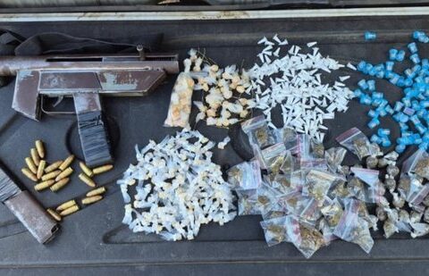 Imagem do post Homem é preso com armas e drogas no Bairro da Paz