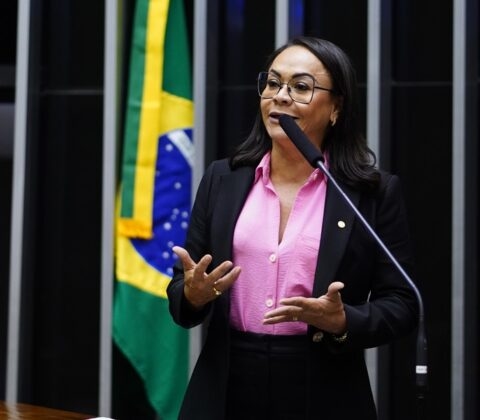 Imagem do post Ivoneide Caetano se pronuncia sobre polêmica da BYD e defende reformulação de contratos de trabalho