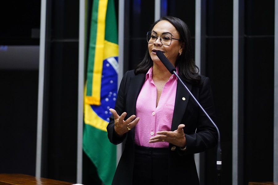 Ivoneide Caetano se pronuncia sobre polêmica da BYD e defende reformulação de contratos de trabalho