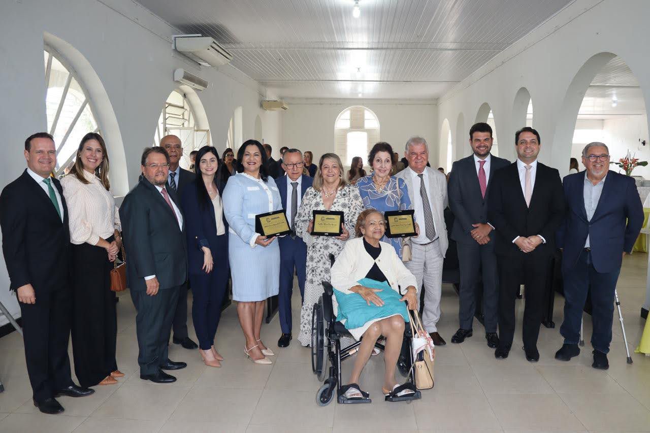Desembargadoras Cynthia Resende e Lisbete Cézar Santos e Juíza Rita Ramos recebem títulos de cidadãs de Amargosa