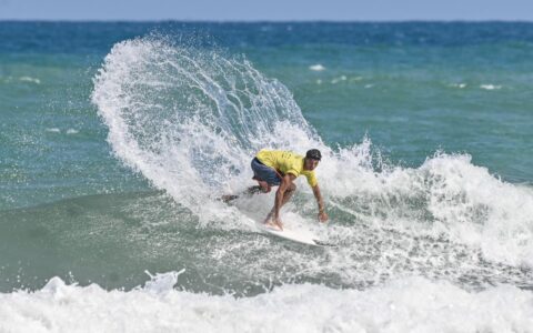 Imagem do post Saiba quem são os ‘supercampões’ da Tivoli Triple Crown Surf 2024