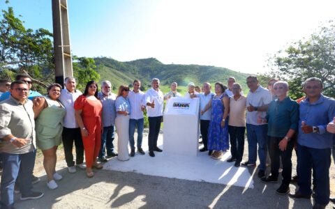 Imagem do post Governo da Bahia Entrega Pavimentação da BA-646 e Anuncia Investimentos em Saúde, Educação e Infraestrutura em Caatiba